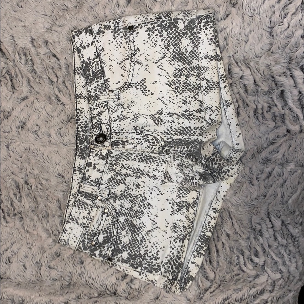 White and gray snake skin patterned shorts.